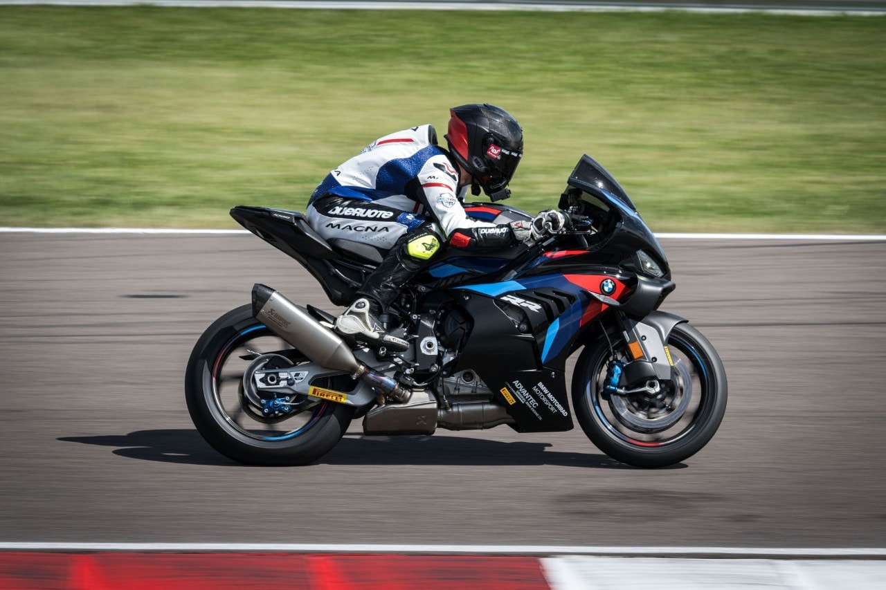 DueruoteTG #238 - Abbiamo guidato in pista la BMW che corre in SBK! 